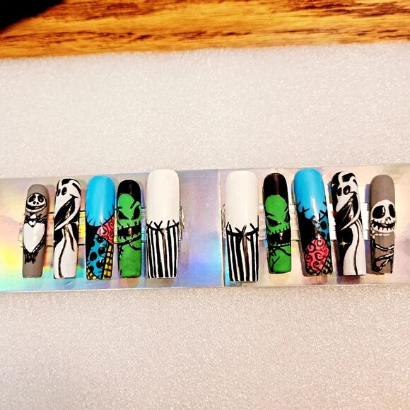 FantaSea Fingers Luxury Press On Nails Nightmare Before Christmas Size Medium - Picture 1 of 5